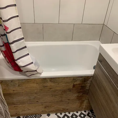 Avec Salle De Bain Et Cuisine Privee Centre Historique Avec Climatisation Et Patio